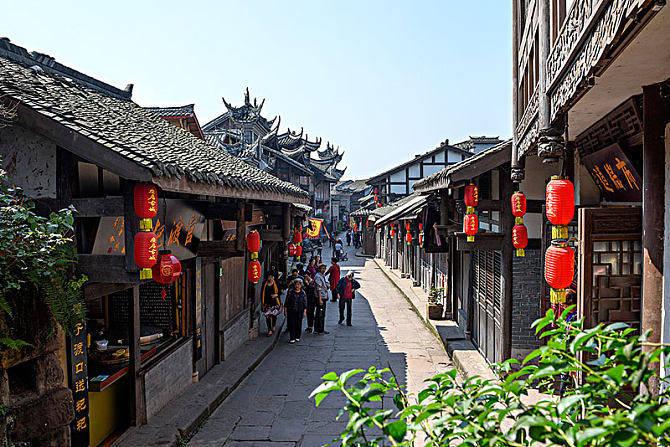 队报：巴黎有意紫百合后卫夸尔塔，将与那不勒斯和英超队竞争